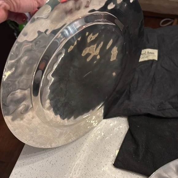 2 MICHAEL ARAM Stainless Steel Art Crafted 13" Plates with dust bags - Picture 4 of 6